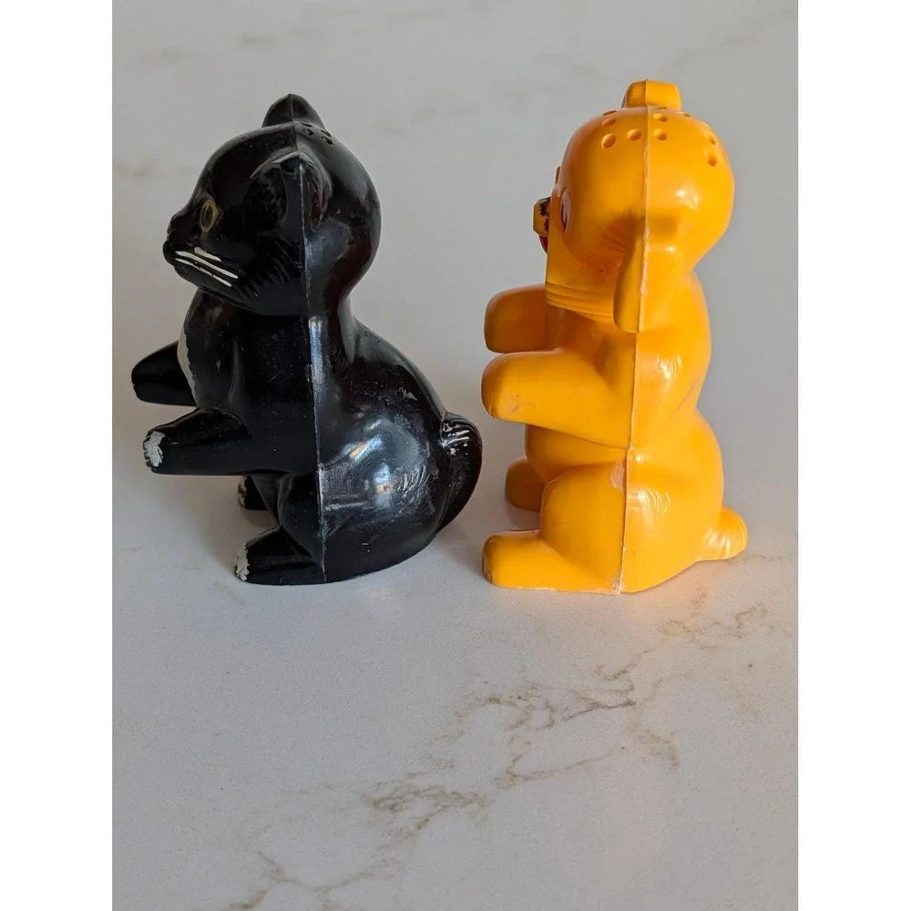 The Unbranded Brand vintage plastic